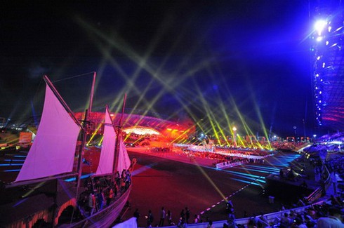 Indonesia nói lời tạm biệt, trao cờ chủ nhà cho Myanmar