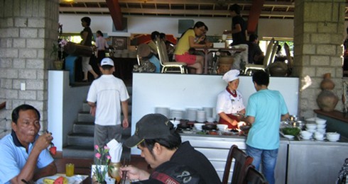 Người châu Á vẫn thích “ăn chơi nhảy múa”