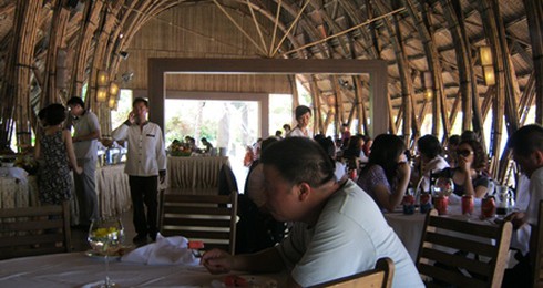 Người châu Á vẫn thích “ăn chơi nhảy múa”