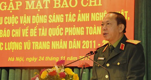 Phóng viên, nhiếp ảnh gia được tiếp cận vũ khí mới của quân đội