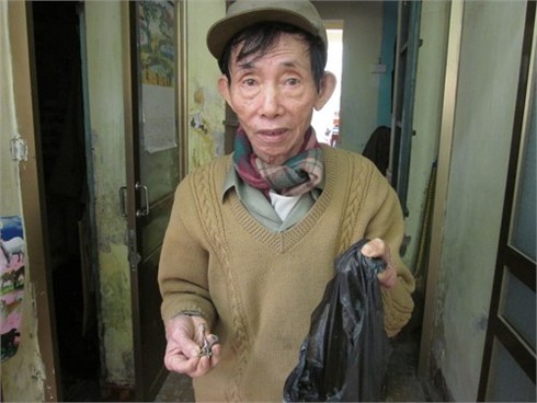 Cụ già 84 tuổi hơn 20 năm đi đuổi 'đinh tặc'