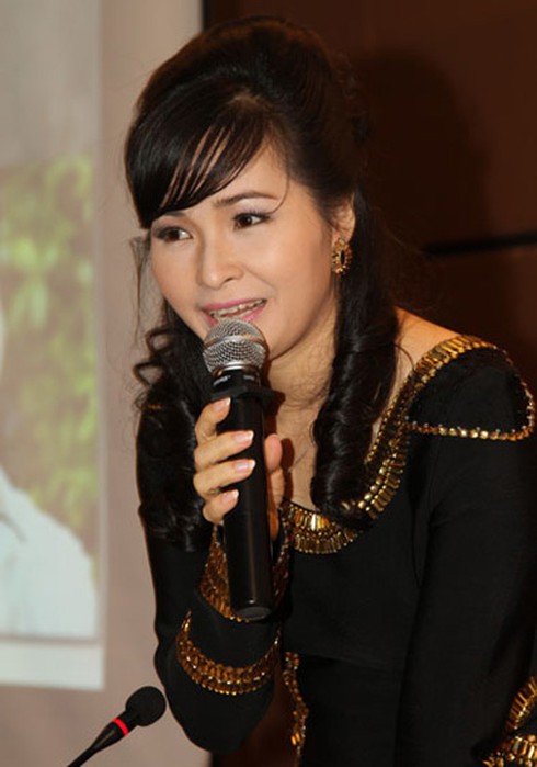 Trang Nhung ra mắt album `SON`