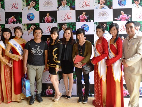 Trang Nhung ra mắt album `SON`