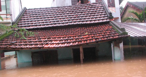 Miền Trung lại đối mặt với mưa lũ