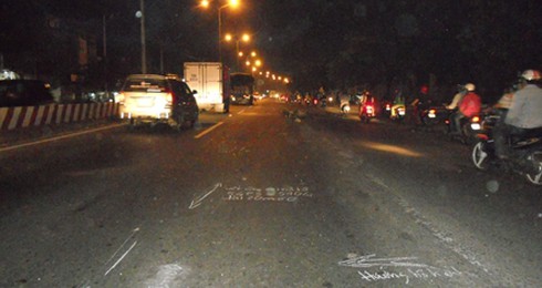 Chạy lấn tuyến, tông người đi bộ trọng thương