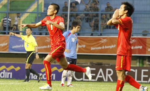 Liên đoàn bóng đá VN không sa thải HLV Falko Goetz