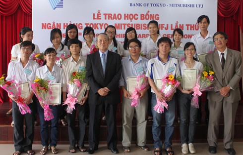 Mitsubishi UFJ: Trao 45 suất học bổng cho sinh viên
