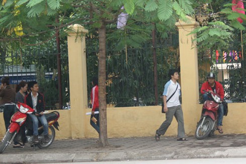 Xét nghiệm HIV miễn phí: Đoàn trường KTQD `đánh trống bỏ dùi` ?