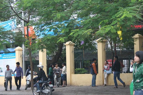 Xét nghiệm HIV miễn phí: Đoàn trường KTQD `đánh trống bỏ dùi` ?