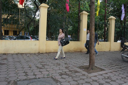 Xét nghiệm HIV miễn phí: Đoàn trường KTQD `đánh trống bỏ dùi` ?