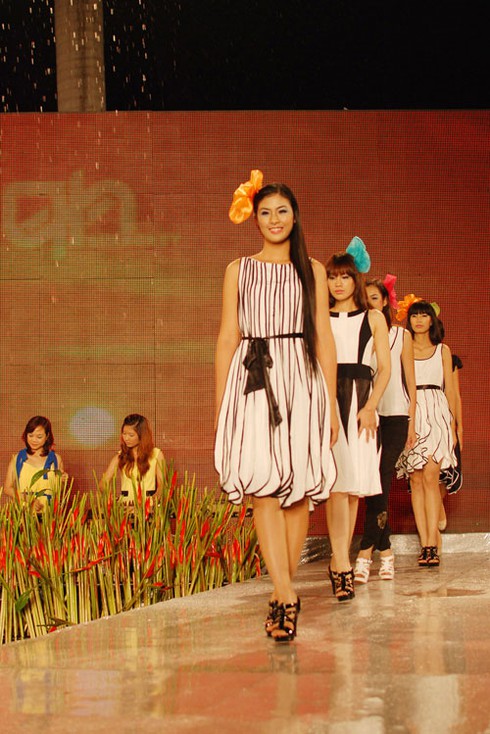 Ngọc Hân - Thùy Dung: 'Mỗi người một vẻ' khoe sắc