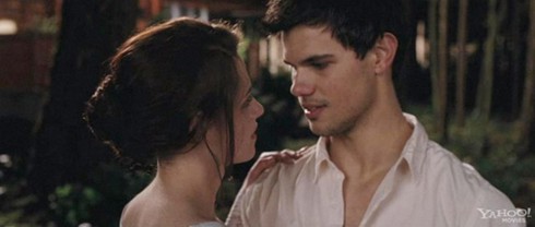 Teen đau đầu vì 'Hừng đông' cấm khán giả dưới 16 tuổi