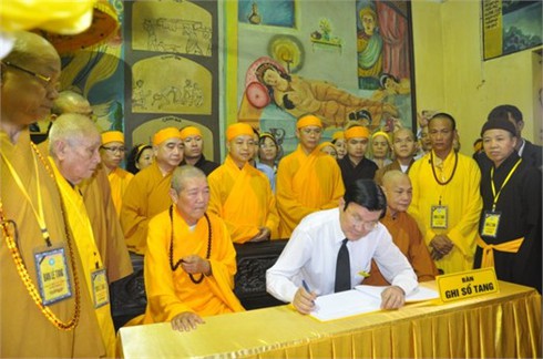 Cung tiễn kim quan Hòa thượng Thích Thanh Tứ nhập Bảo tháp