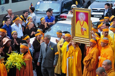 Cung tiễn kim quan Hòa thượng Thích Thanh Tứ nhập Bảo tháp