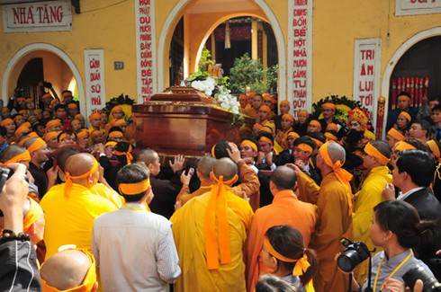 Cung tiễn kim quan Hòa thượng Thích Thanh Tứ nhập Bảo tháp