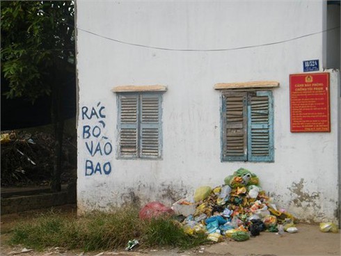 SV làng ĐH ăn bẩn, sống bẩn với 'núi rác' khổng lồ