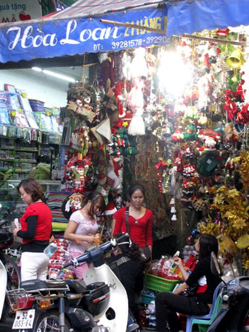 Sôi động thị trường quà Noel sớm