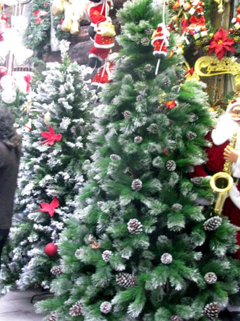 Sôi động thị trường quà Noel sớm