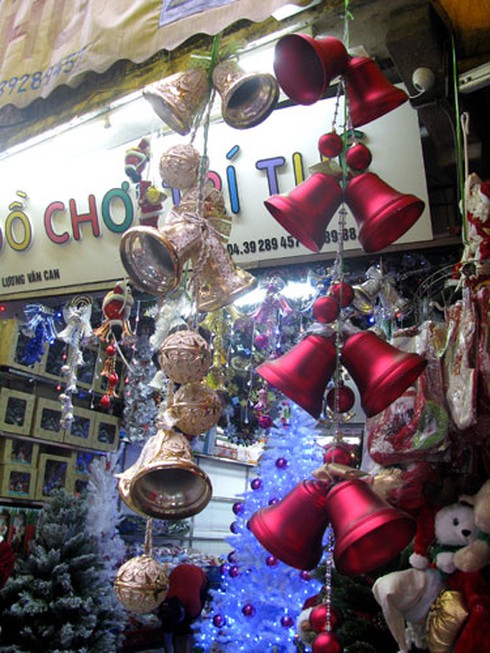 Sôi động thị trường quà Noel sớm