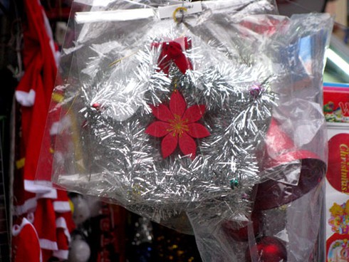Sôi động thị trường quà Noel sớm