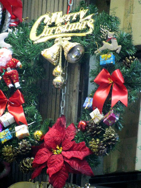 Sôi động thị trường quà Noel sớm