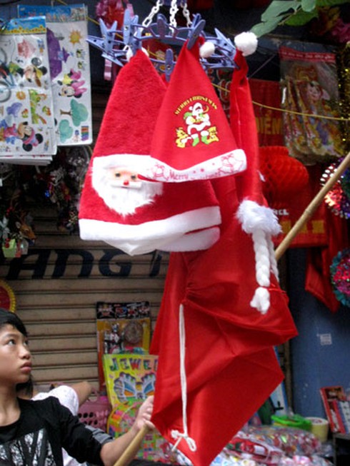 Sôi động thị trường quà Noel sớm