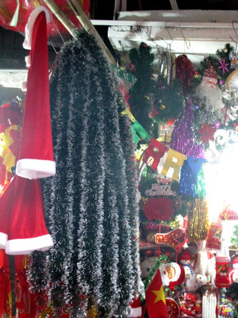 Sôi động thị trường quà Noel sớm