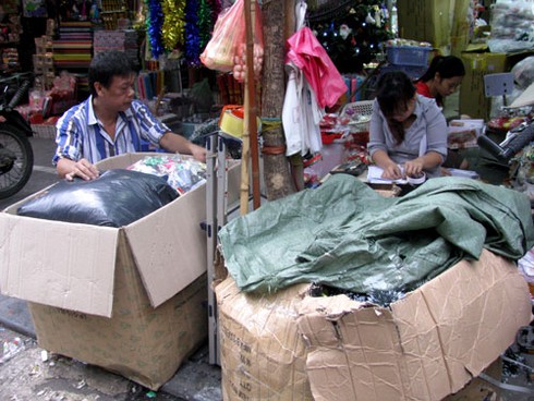 Sôi động thị trường quà Noel sớm