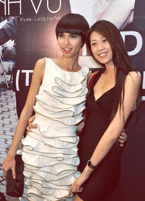 'Kate Moss Việt Nam' khoe lưng trần gợi cảm