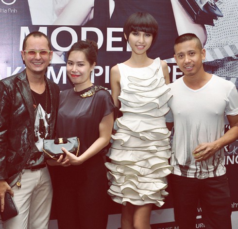 'Kate Moss Việt Nam' khoe lưng trần gợi cảm