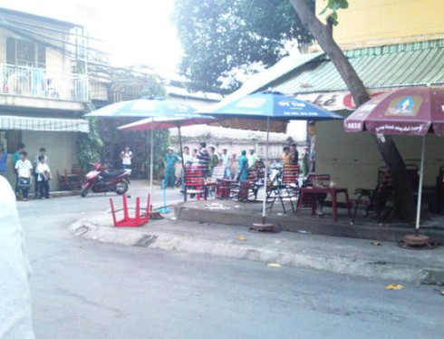 Côn đồ “hung hãn” chém cảnh sát, náo loạn chung cư