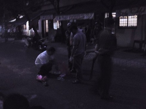 Côn đồ “hung hãn” chém cảnh sát, náo loạn chung cư