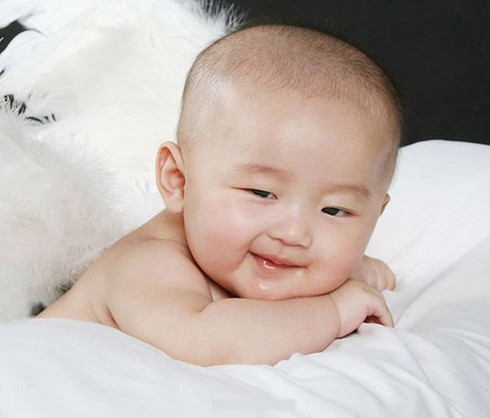 Ngộ nghĩnh khuôn mặt trẻ thơ
