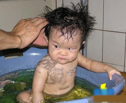 Ngộ nghĩnh khuôn mặt trẻ thơ