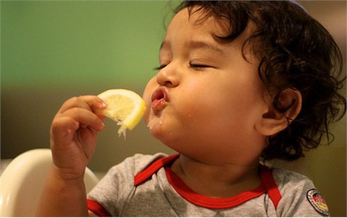 Ngộ nghĩnh khuôn mặt trẻ thơ