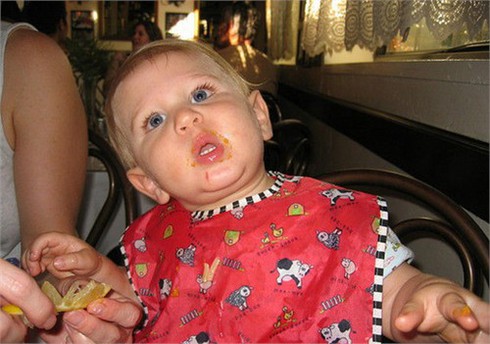 Ngộ nghĩnh khuôn mặt trẻ thơ