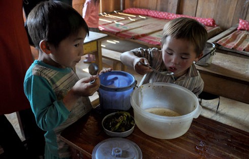 Cực khổ gieo chữ trên Mù Cang Chải