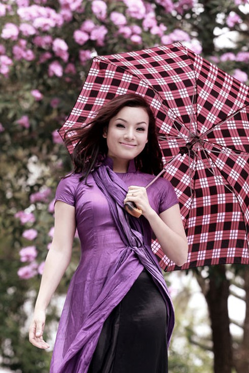 Tân Nhàn PR hay báo chí “lợi dụng” Jennifer Phạm?