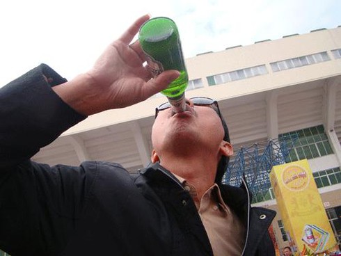 Hà Nội: Ngàn người chen chân dự ngày hội uống bia