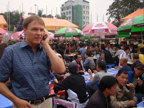 Hà Nội: Ngàn người chen chân dự ngày hội uống bia