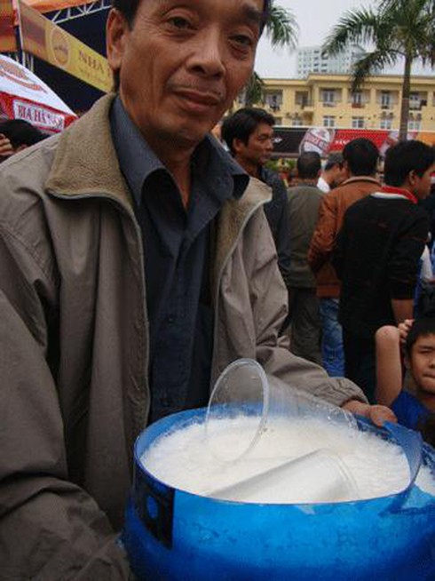 Hà Nội: Ngàn người chen chân dự ngày hội uống bia