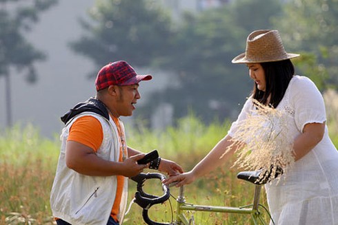 Hiếu Hiền có 'tình' mới?