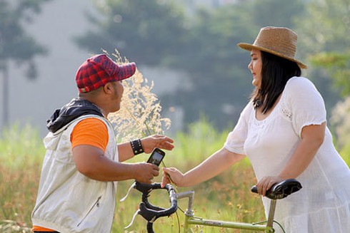 Hiếu Hiền có 'tình' mới?