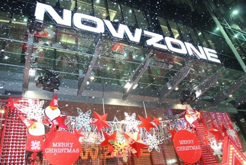 Cận cảnh tuyết `rơi` ở Sài Gòn