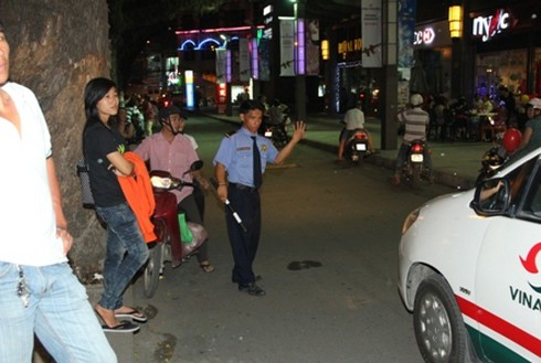 Cận cảnh tuyết `rơi` ở Sài Gòn