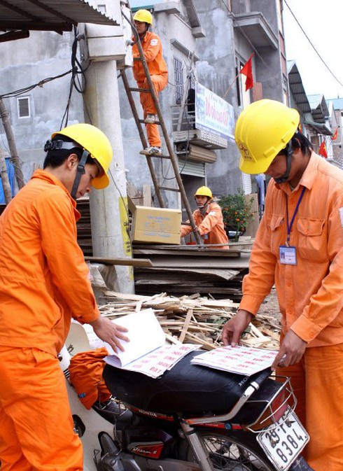 Điện tăng giá, bữa cơm gia đình càng... hẻo