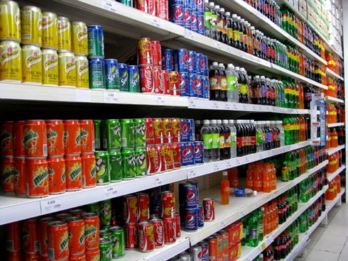 Tranh thủ giá rẻ, dân sắm Tết sớm