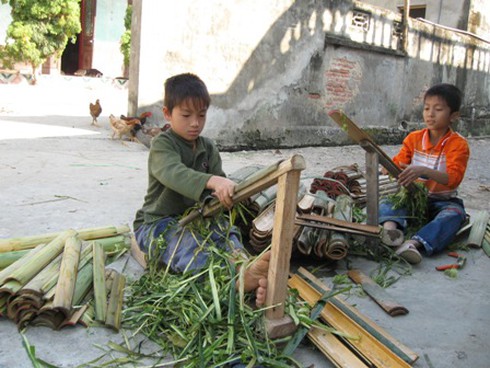 Hà Nội: Làng nghề tăm hương chạy đua với Tết