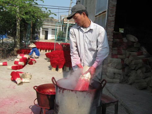 Hà Nội: Làng nghề tăm hương chạy đua với Tết