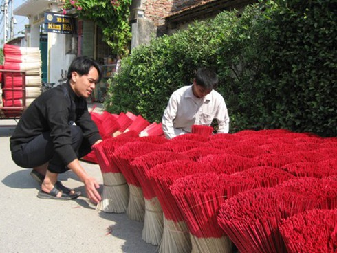 Hà Nội: Làng nghề tăm hương chạy đua với Tết